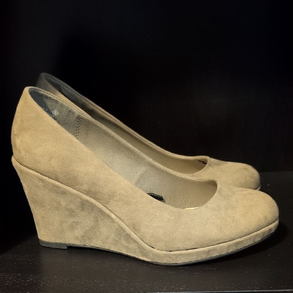 Elegant Taupe Wedge Pumps